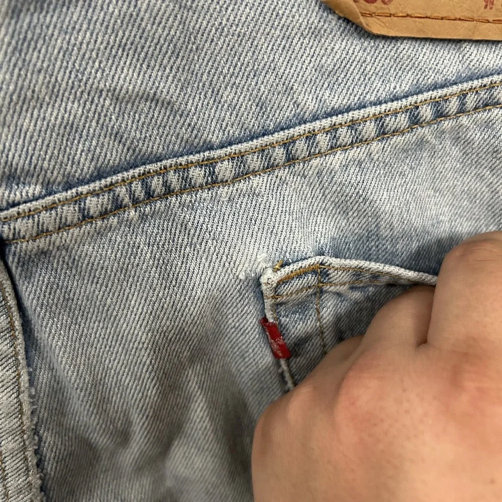 Vintage Levis Jeans Mens 36x30 Blue Denim 550 Relaxed Fit American Light Wash